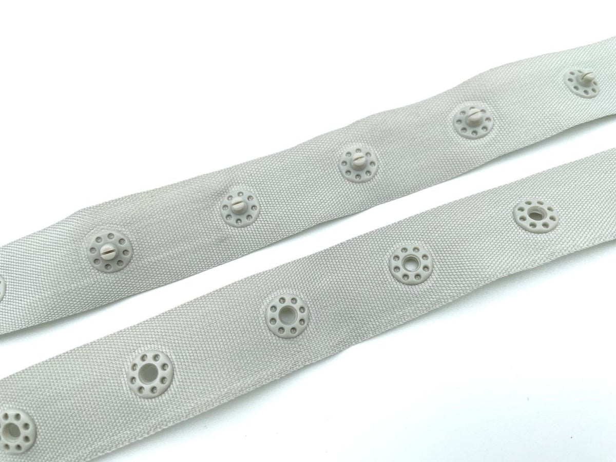 Druckknopfband 18mm Hellgrau