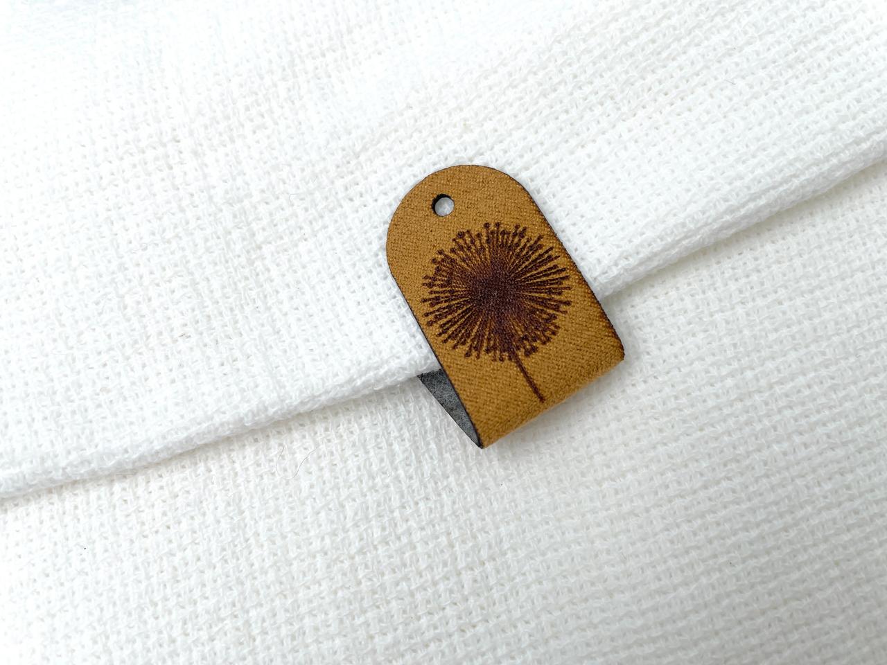 Kunstleder Label zum Knicken "Pusteblume" Senfgelb