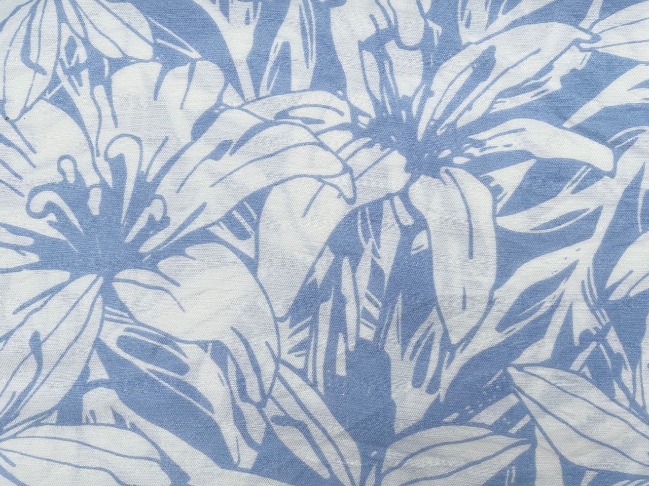 Viskose Twill "Große Blüten" Hellblau