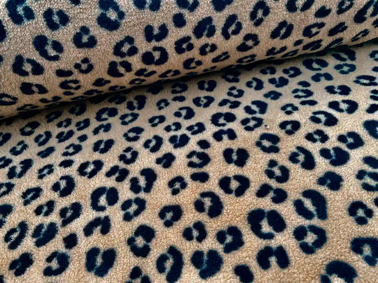 Teddy Stoff Leo Muster helles Braun