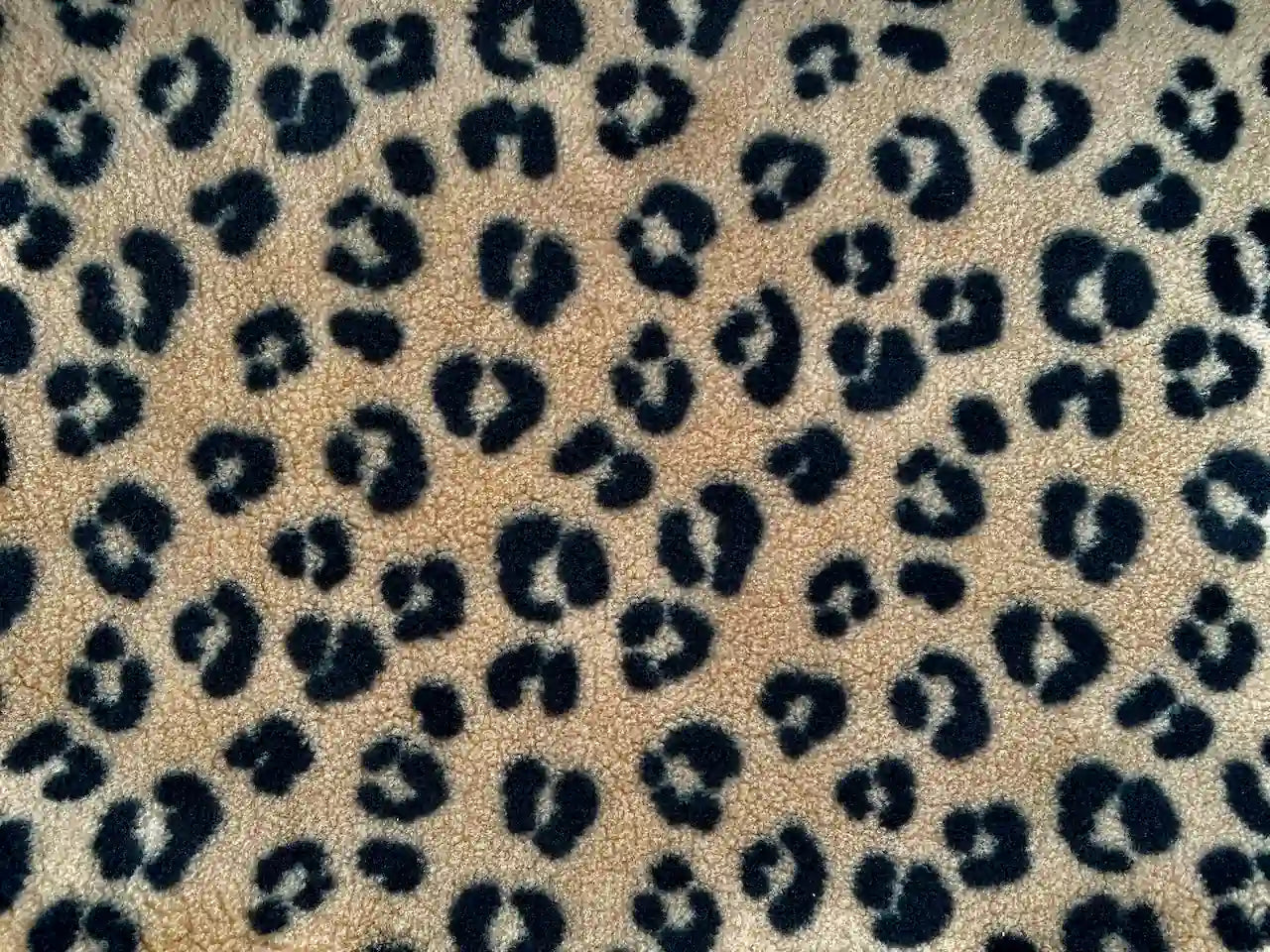 Teddy Stoff Leo Muster helles Braun