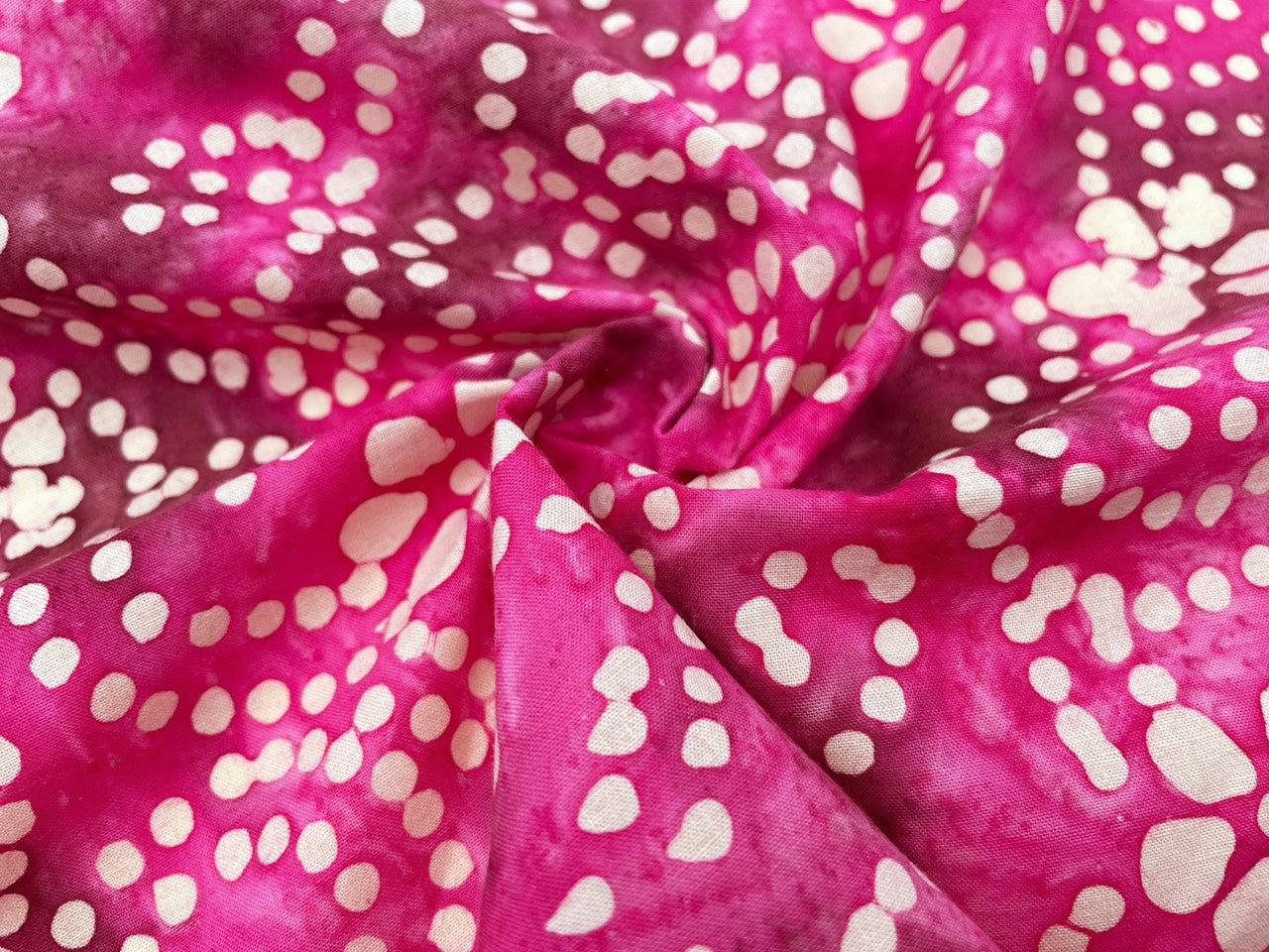 Baumwoll Stoff UNIQUE CRAFTED BATIK COTTON "Blumenmuster" Cerise