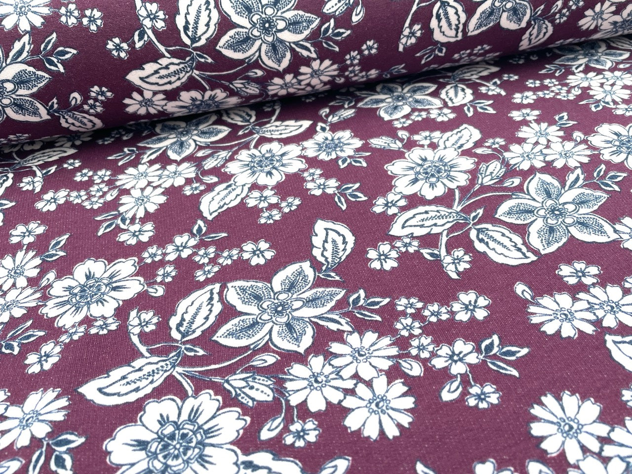 Digitaldruck Kuschelsweat "Winter Blossom" Beere