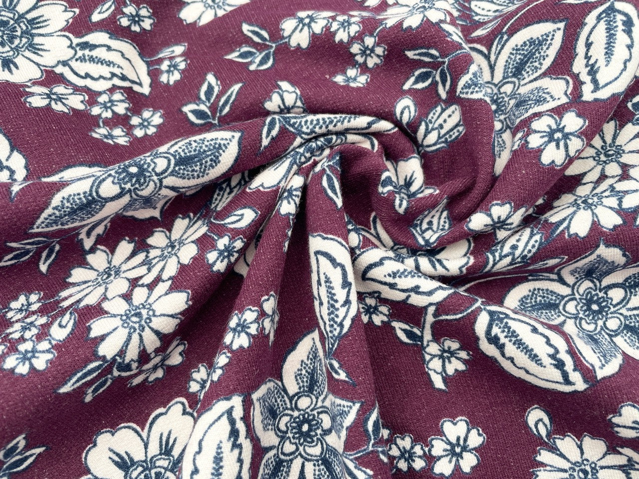 Digitaldruck Kuschelsweat "Winter Blossom" Beere