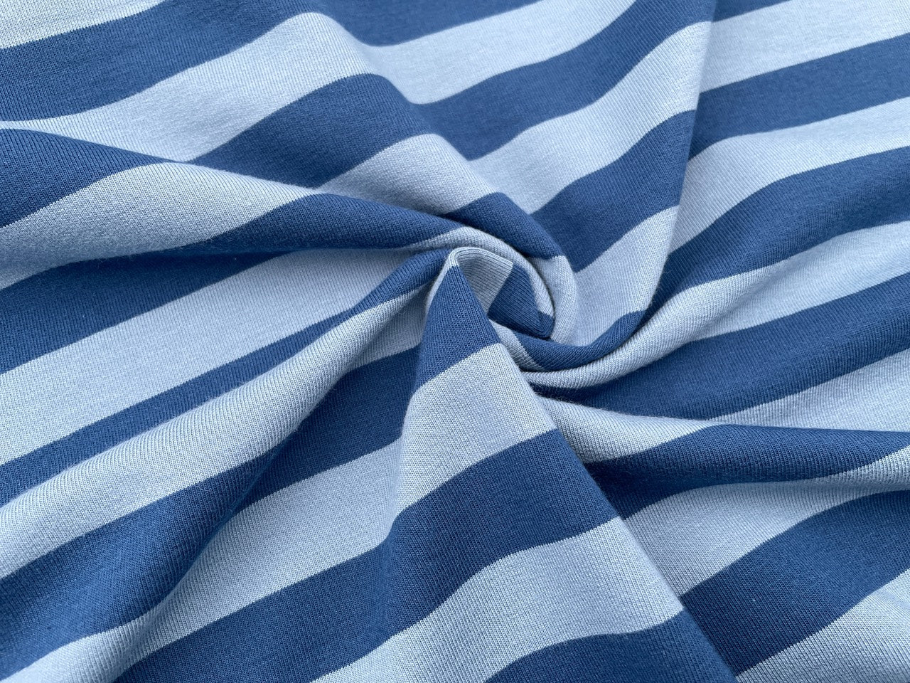 French Terry "Blaue Streifen" garngefärbt