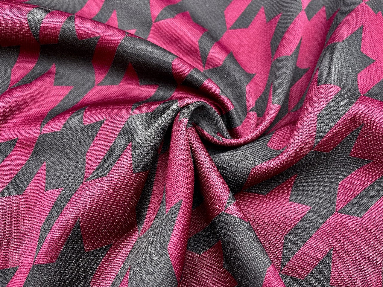 Jacquard Jersey "Hahnentritt Muster" Bordeaux