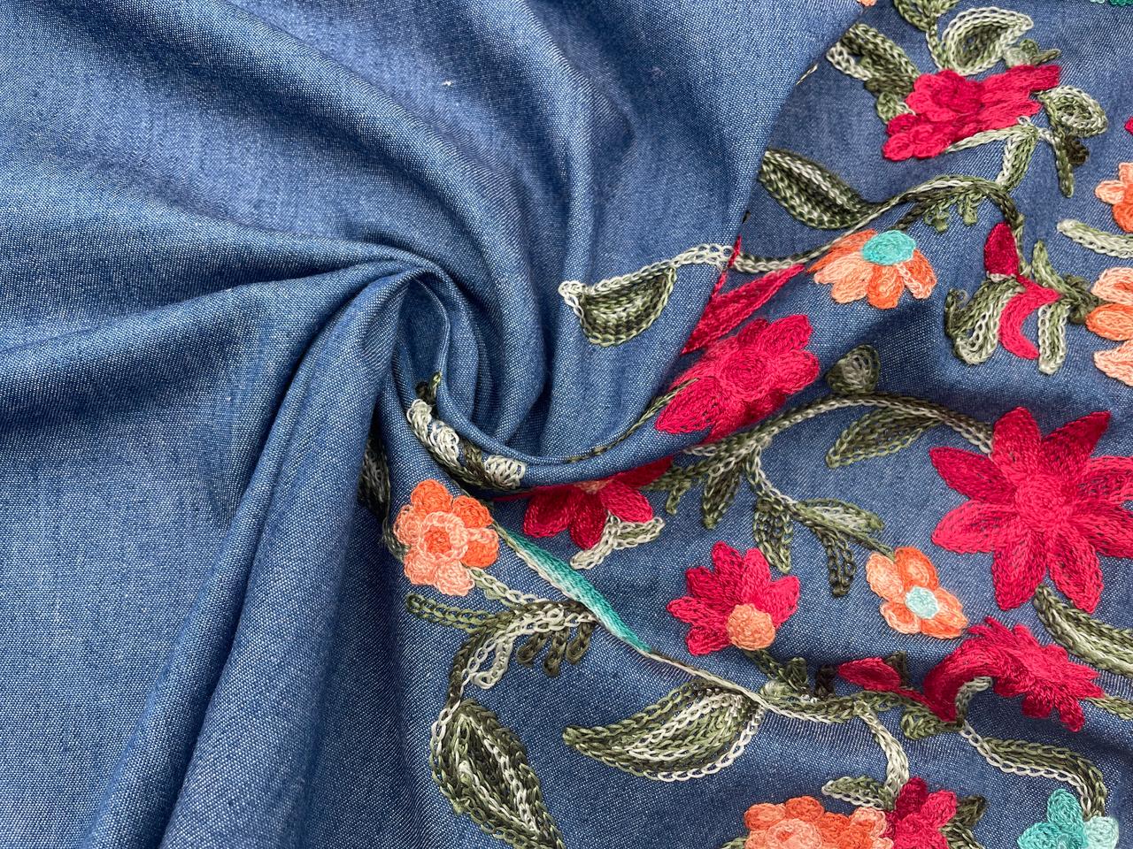 Besticktes Jeans Stoff Panel "bunte Blumen" 95cm x 160cm