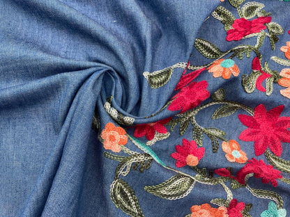 Besticktes Jeans Stoff Panel "bunte Blumen" 95cm x 160cm