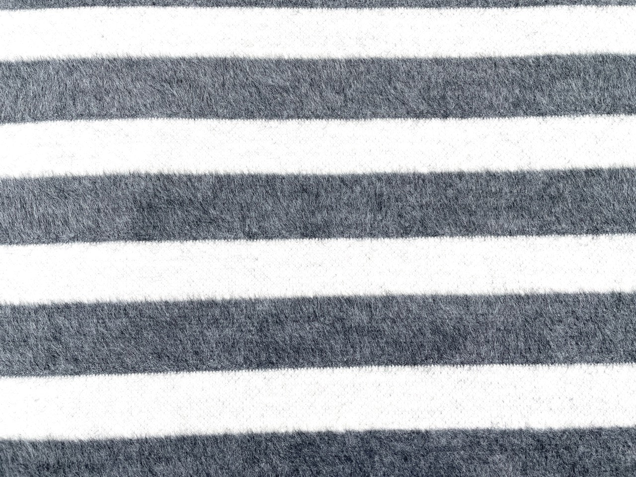 Kuschel Baumwoll Strick "Streifen" Grau Weiß Reststück 85cm x 125cm