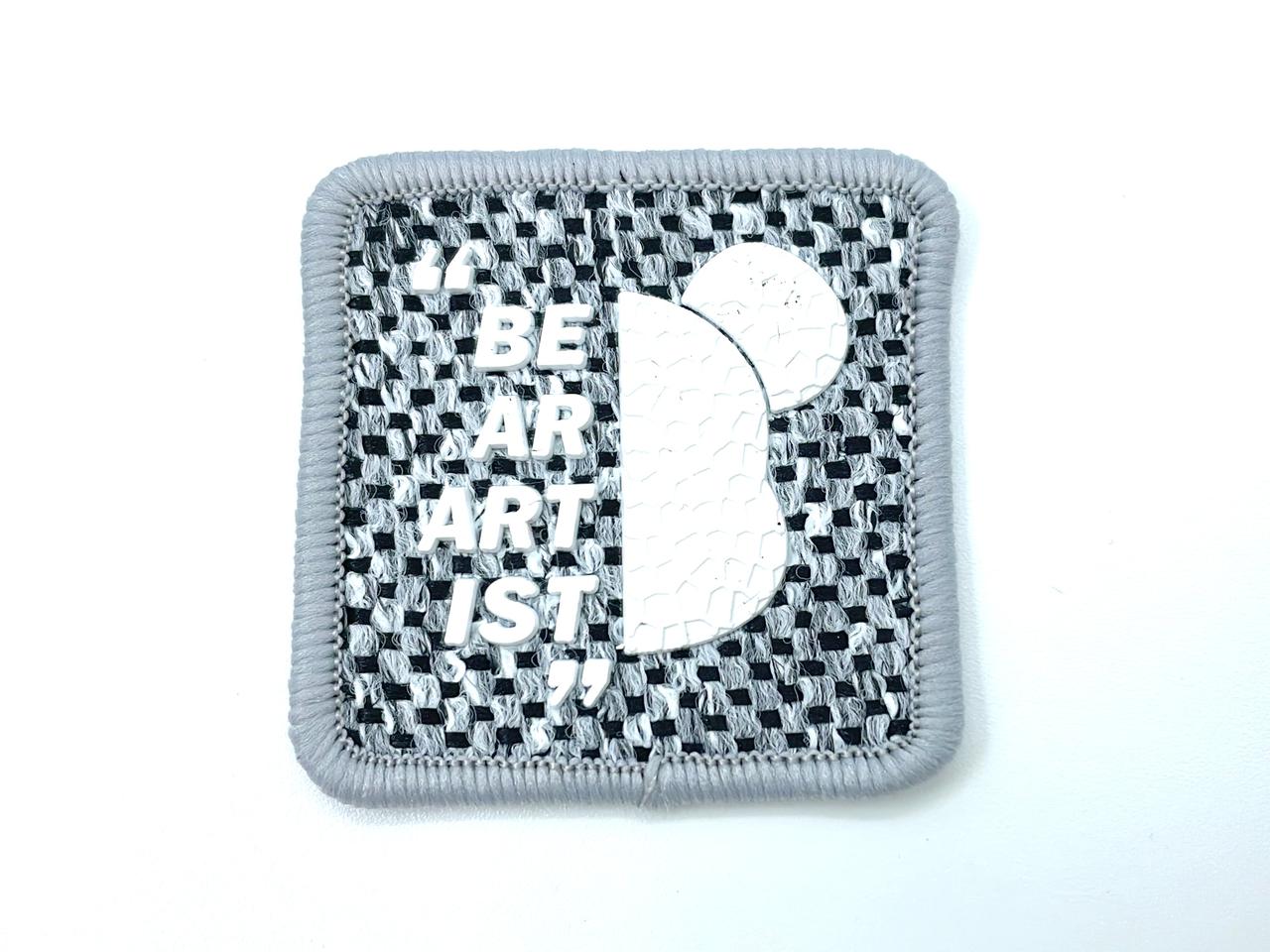 Label "Bear Artist" Silbergrau