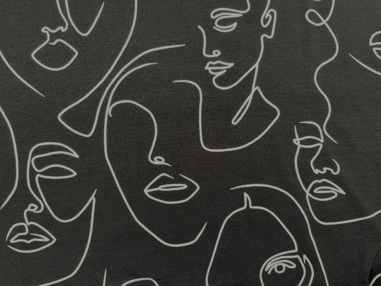 Tencel Jersey "Faces" Schwarz Reststück 120cm x 150cm