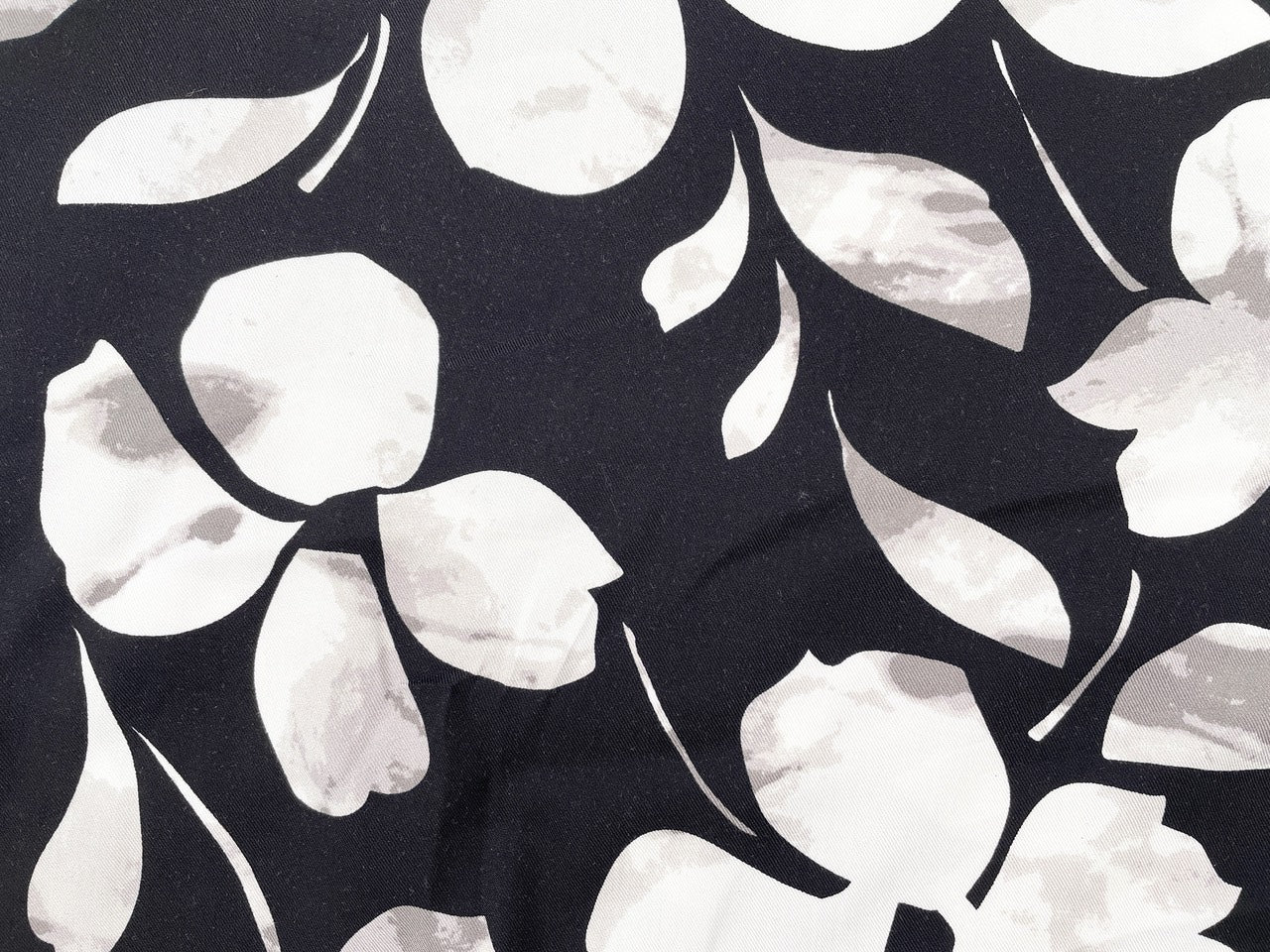 Viskose Twill "Große Blumen"