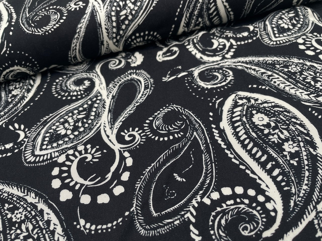 Viskose Twill "Paisley" Schwarz
