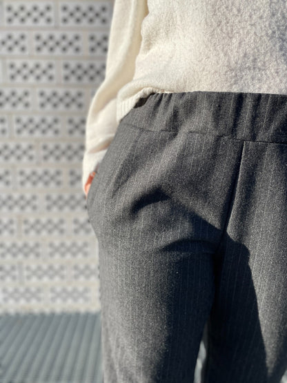 Wollstoff mit Nadelstreifen Garngefärbt Grau